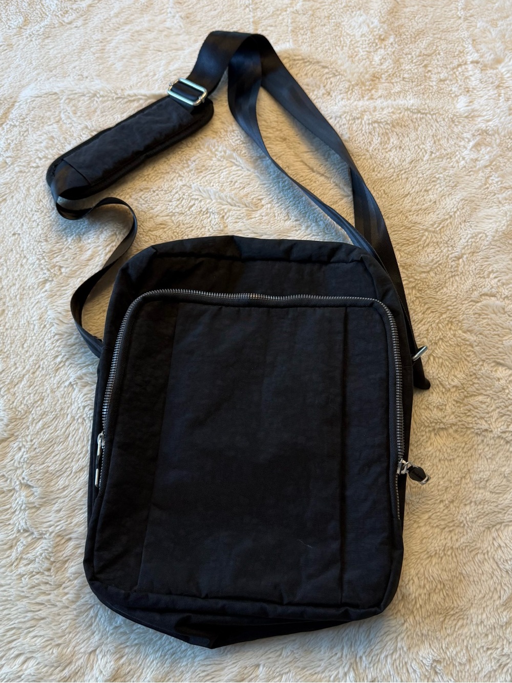 Brookstone Sling Shoulder Messenger Bag Black Unisex Cross Body Travel Commuter